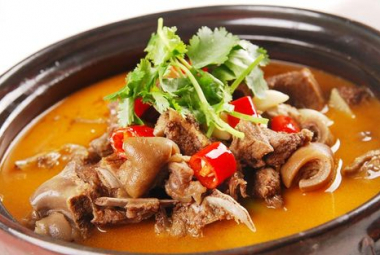 Top Quán Lẩu Dê Ngon Bình Thạnh: Lẩu Dê Cây Bàng Luôn Nằm Trong Danh Sách